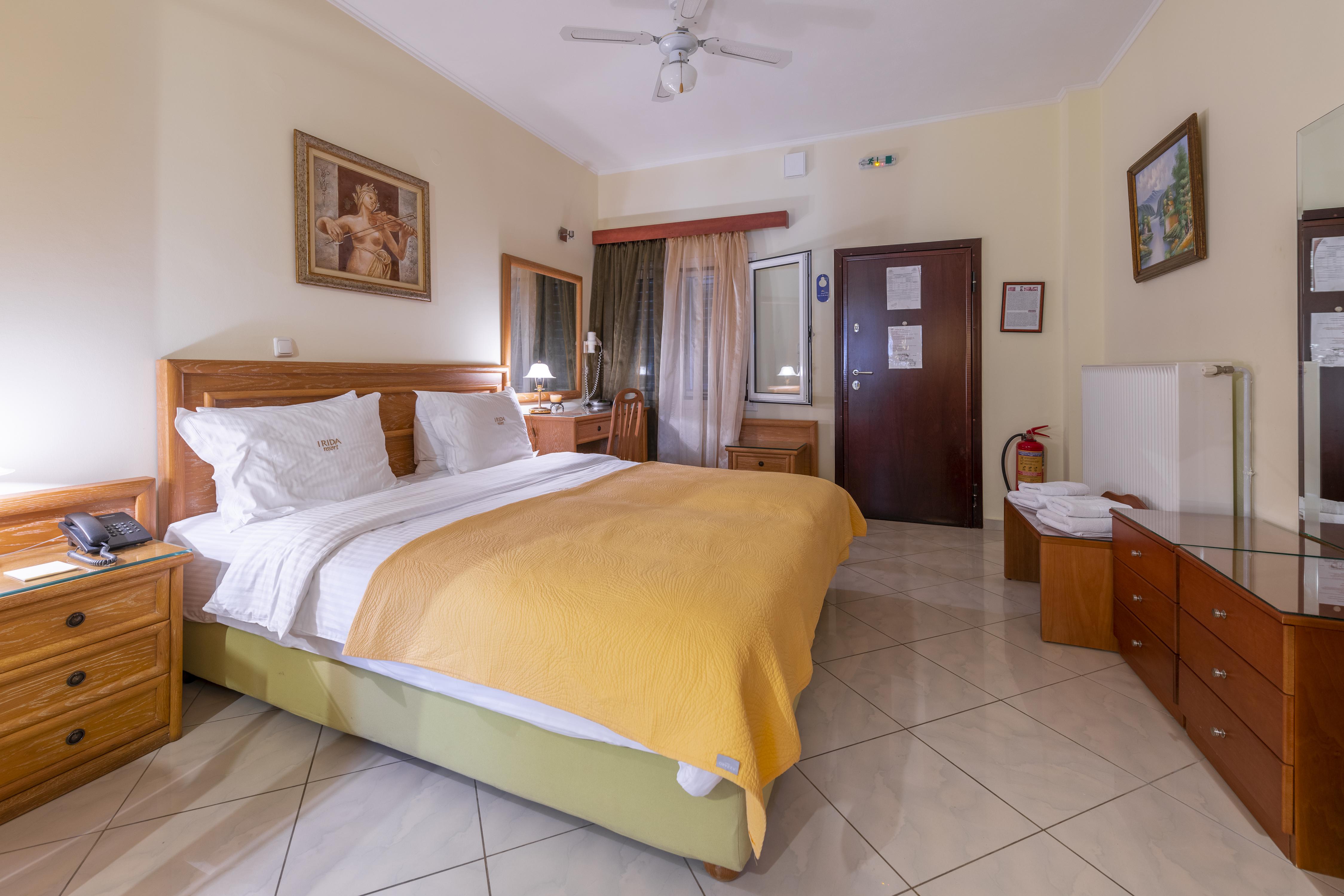 Irida Beach Resort Suites Kyparissía Eksteriør bilde