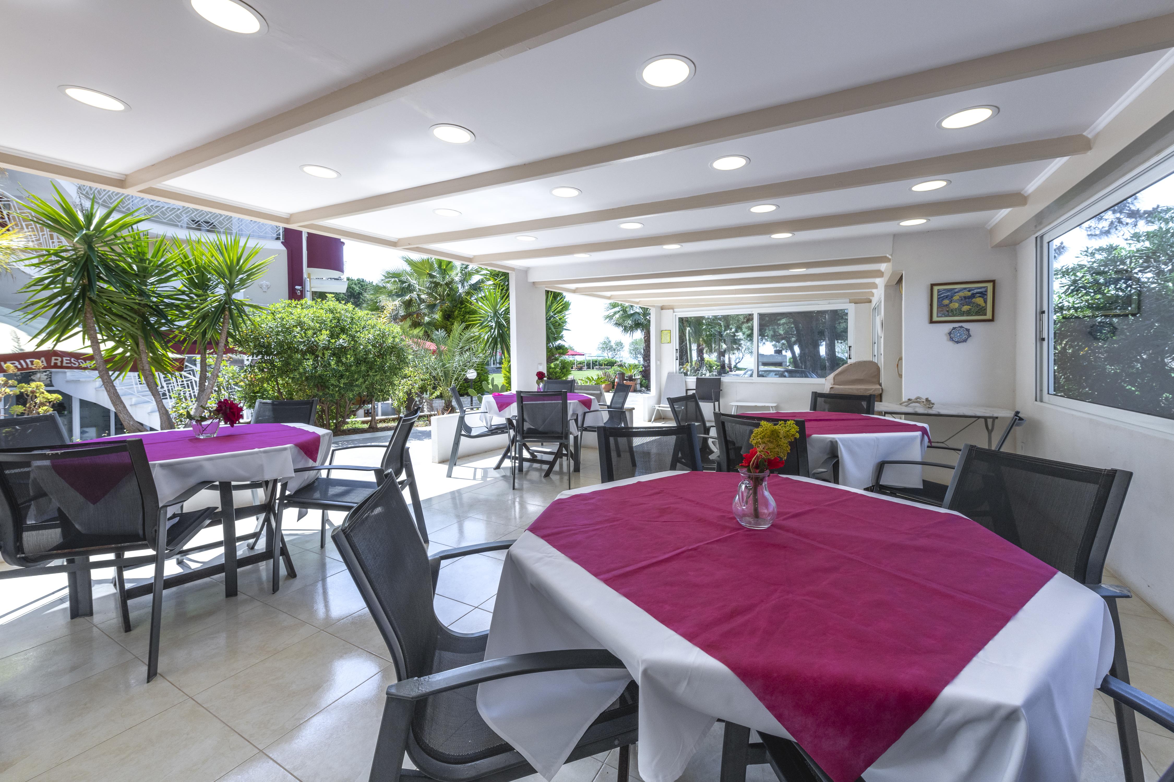 Irida Beach Resort Suites Kyparissía Eksteriør bilde